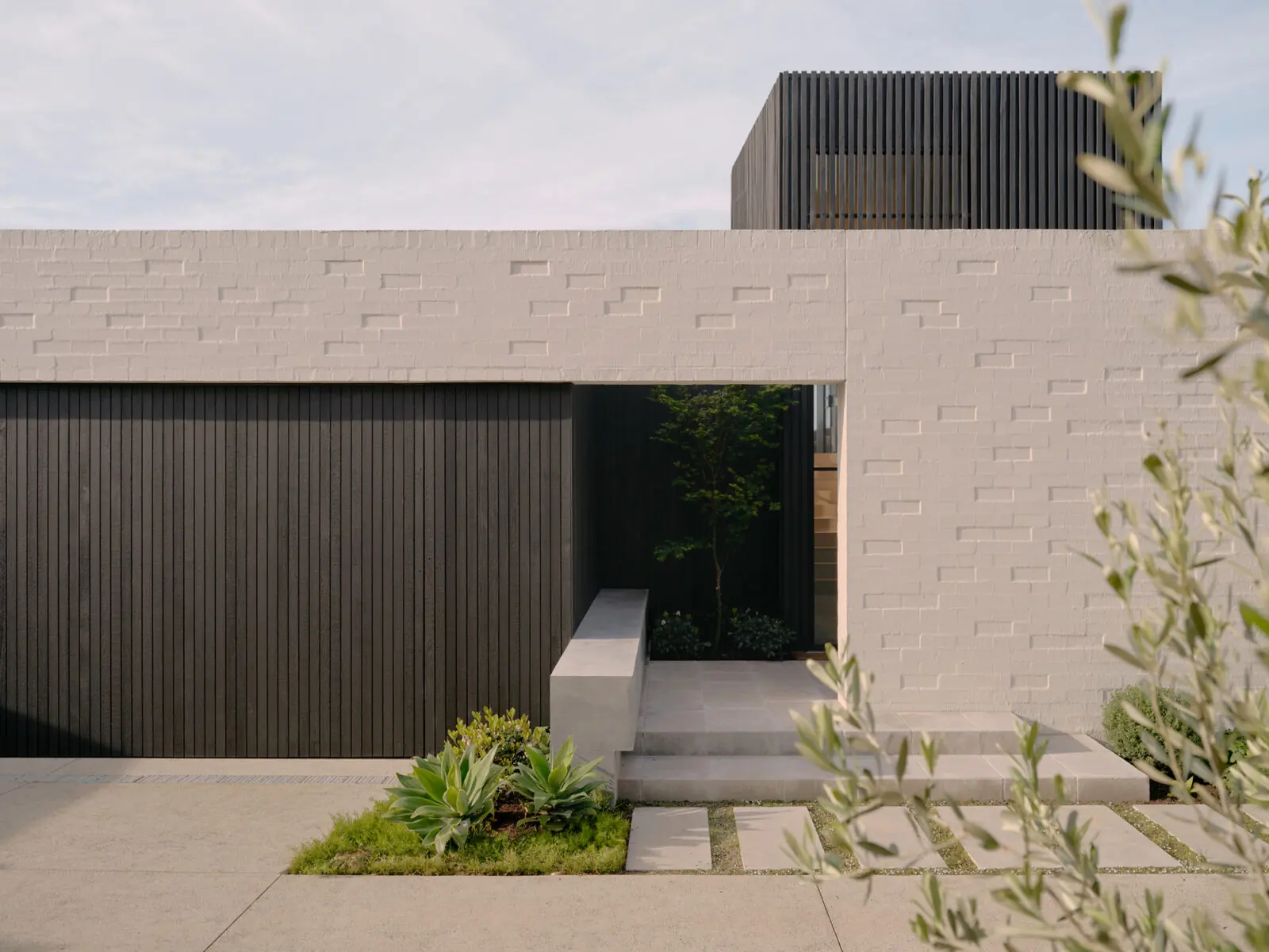 Courtside House by Tom Robertson Architects