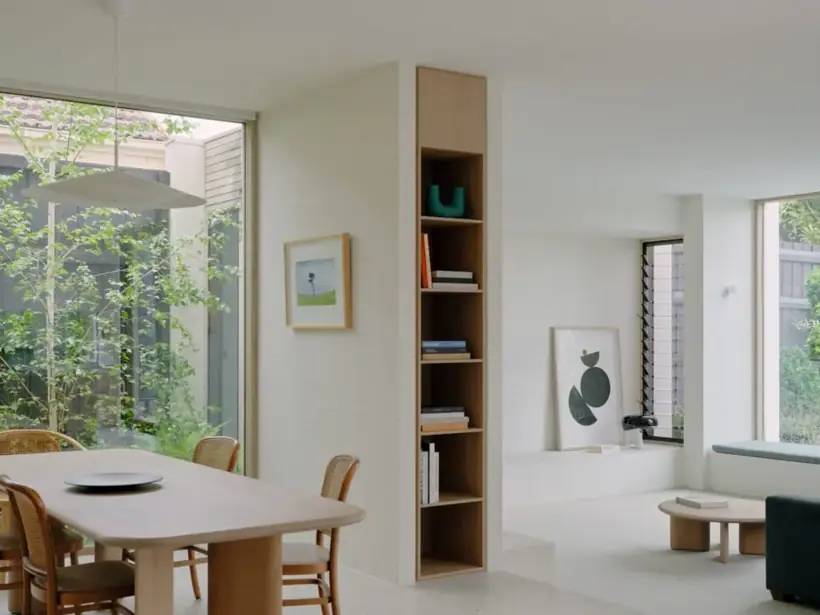 Mills Street, new build in Bayside Melbourne by Tom Robertson Architects